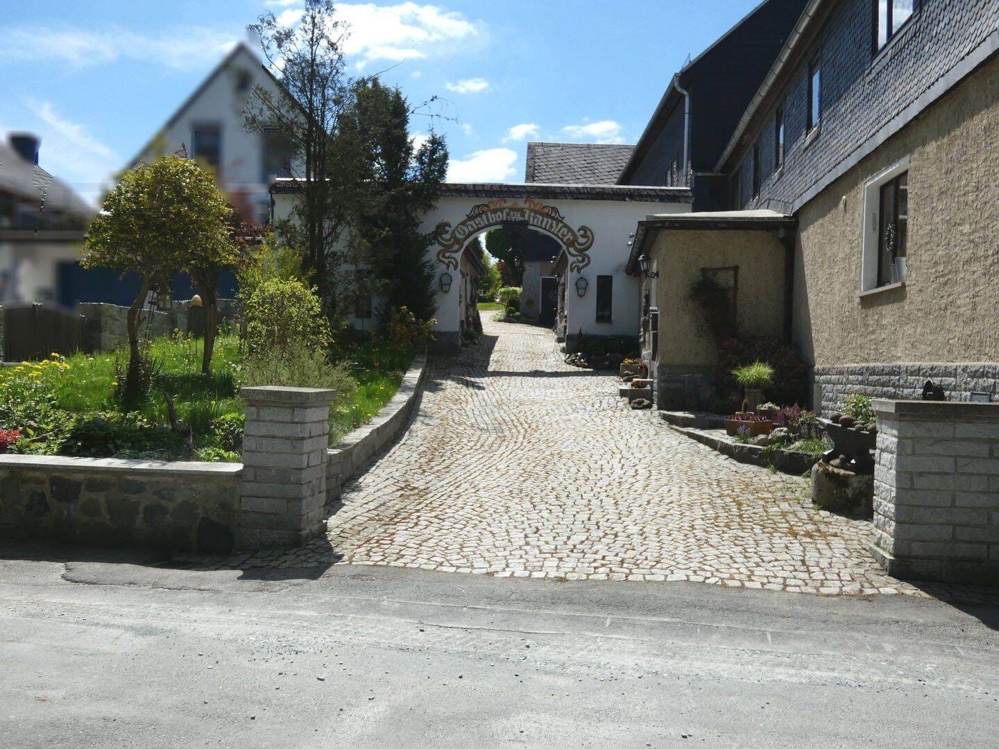 Immobilie in Saalburg-Ebersdorf - Charmantes Anwesen mit Herz - und Platz für Ihre Geschäftsidee in der Nähe der Bleilochtalsperre ! - Bild 4