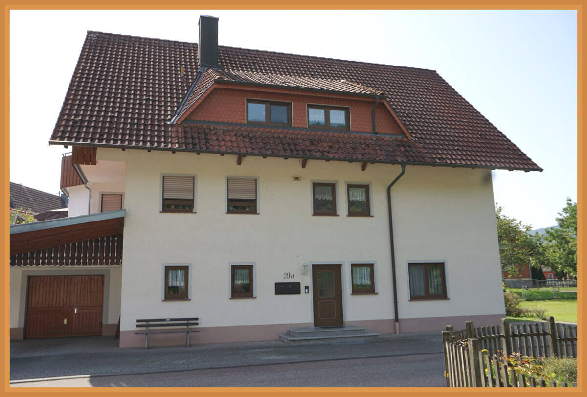Immobilie in Steinach - Investieren & Wohnen: Großzügiges Mehrfamilienhaus in guter Wohnlage von Steinach zu verkaufen ! - Bild 0