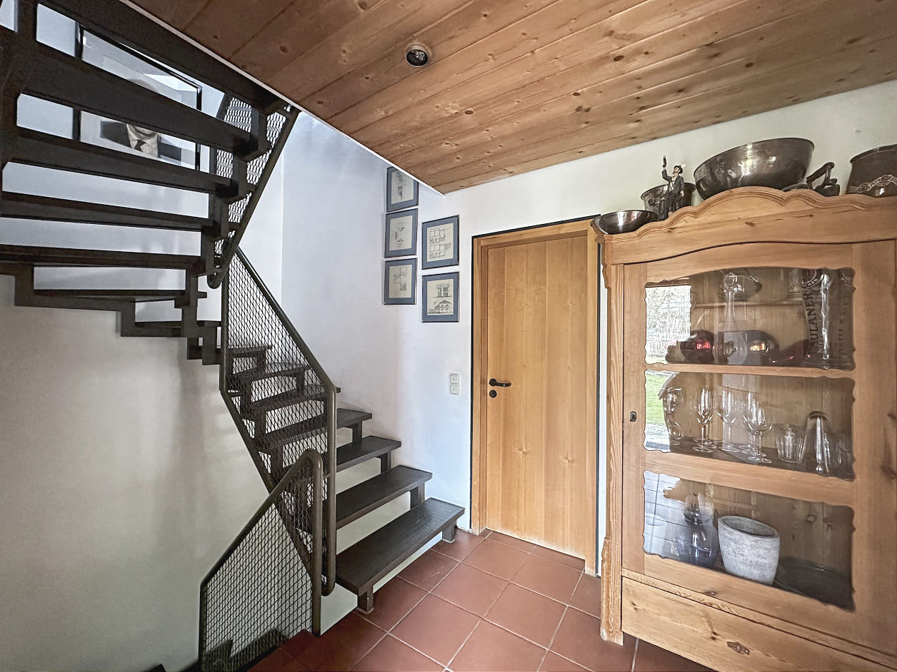 Immobilie in Bad Endorf - Charmante und vielseitig nutzbare Doppelhaushälfte mit Garten und Garage - Bild 1