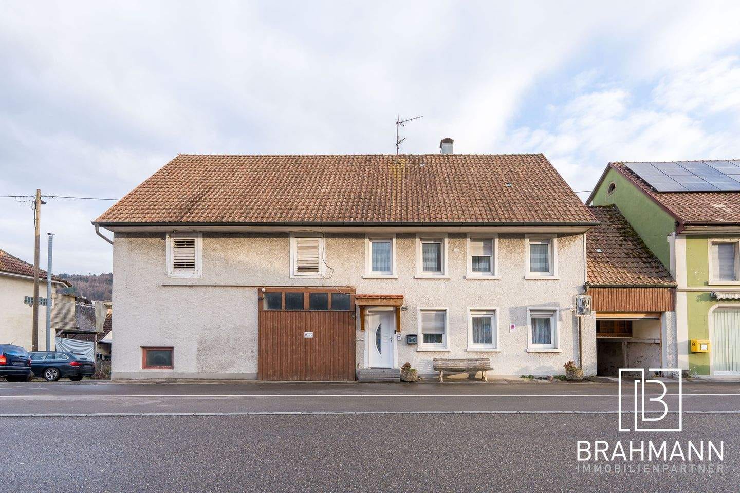 Immobilie in Laufenburg (Baden) - Teilmodernisiertes Mehrfamilienhaus in zentraler Lage in Luttingen - Bild 1