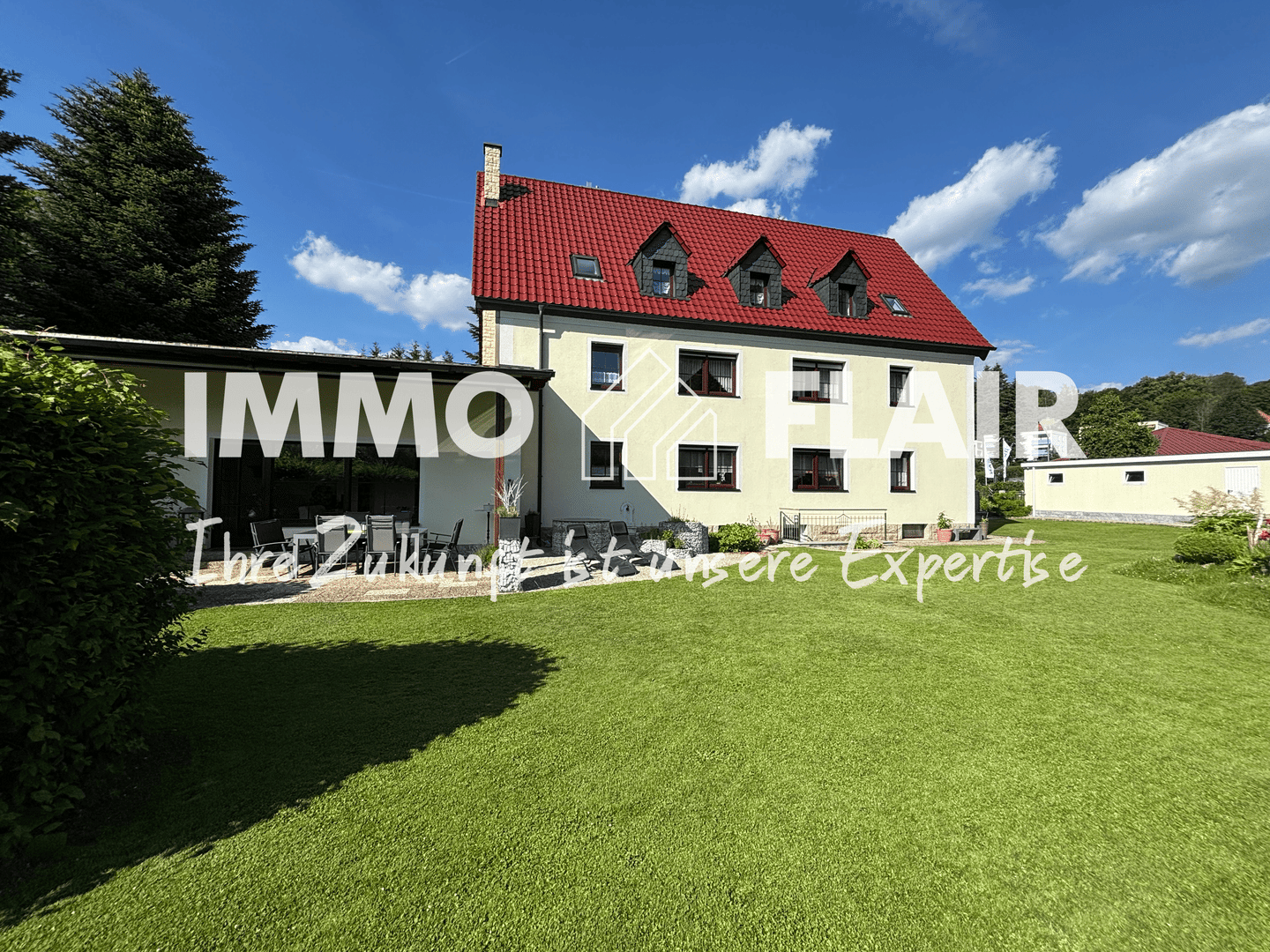 Immobilie in Wunsiedel - Gepflegtes Mehrfamilienhaus mit traumhaftem Garten in ruhige Lage - Bild 0
