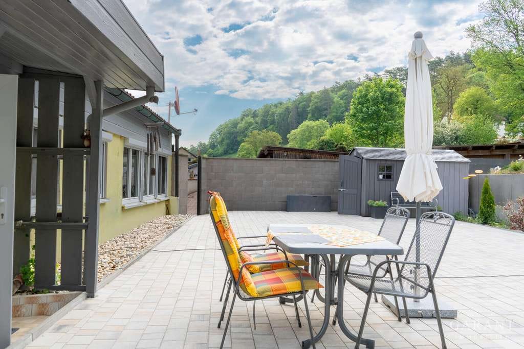 Immobilie in Mörnsheim - Großzügiges Wohnen mit großer Terrasse und weitläufiger Grünfläche - Bild 2