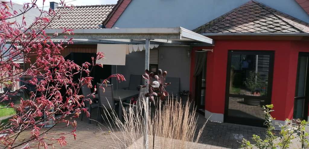 Immobilie in Reinsfeld - Charmantes Einfamilienhaus mit Terrasse, Garten & Carport in ruhiger Lage - Bild 1