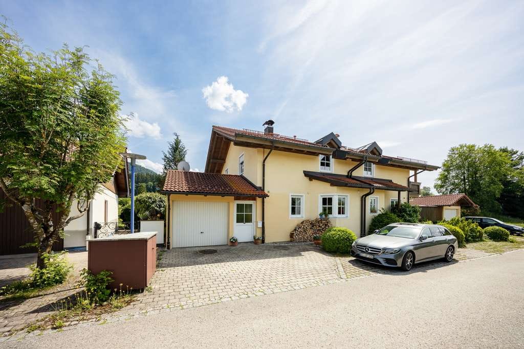Immobilie in Frasdorf - Doppelhaushälfte in idyllischer Lage – Leben und Wohlfühlen - Bild 1