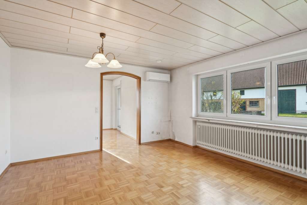Immobilie in Schemmerhofen - Zweifamilienhaus mit Doppelgarage und einer zusätzl. 2 Zi.-Wohnung in Schemmerhofen - Bild 1
