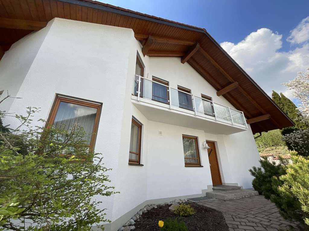 Immobilie in Dasing - Repräsentatives Einfamilienhaus mit Einliegerwohnung - Bild 1