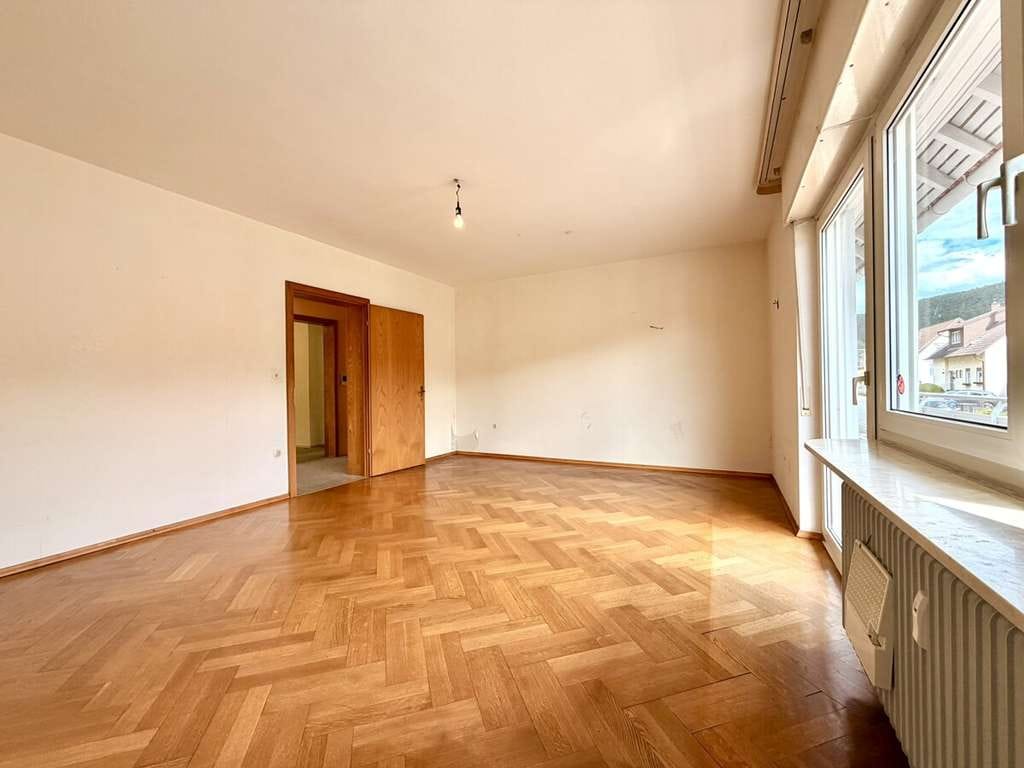 Immobilie in Dahn - Attraktives Zweifamilienhaus - plus Büroebene und Dachwohnungsoption - Waldrandlage. - Bild 4