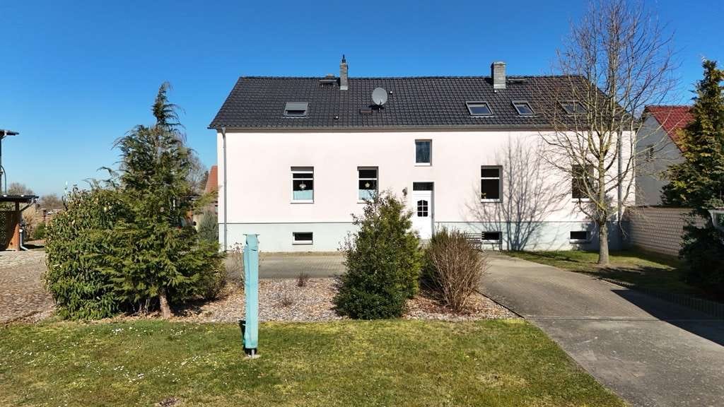 Immobilie in Wusterhausen/Dosse - Vermietet, saniert, genial gelegen – Mehrfamilienhaus für kluge Köpfe! - Bild 0