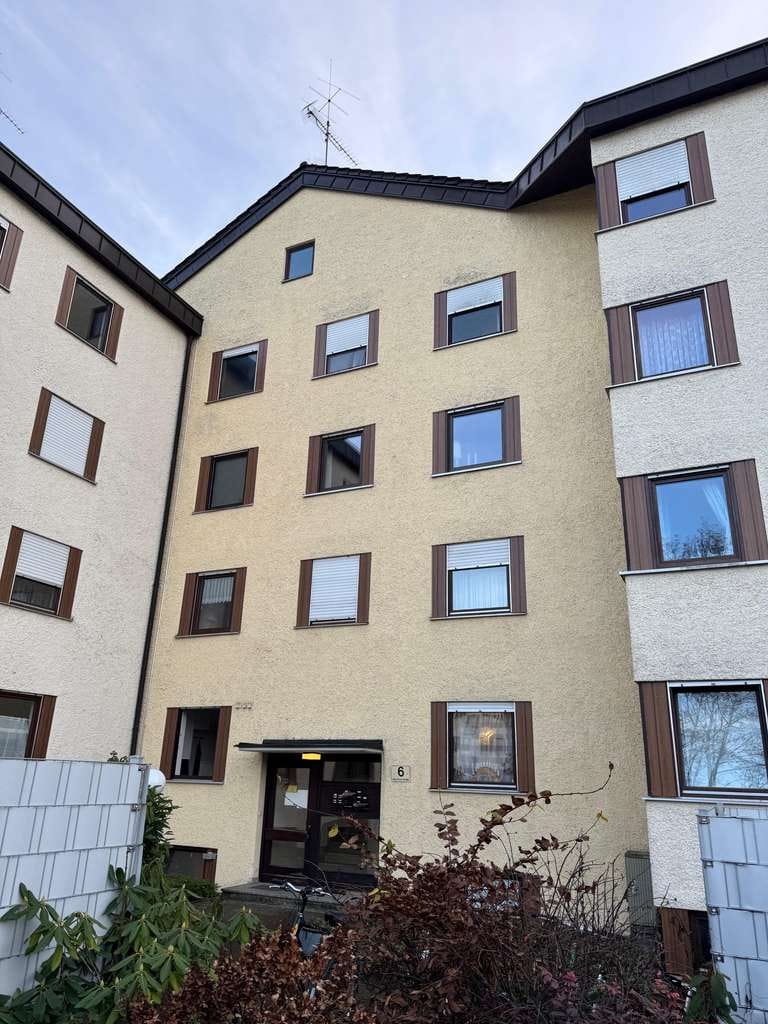 Immobilie in Pfaffenhofen an der Ilm - Renovierungsbedürftige und zentrale Obergeschosswohnung in Pfaffenhofen a.d.Ilm zu verkaufen! - Bild 1
