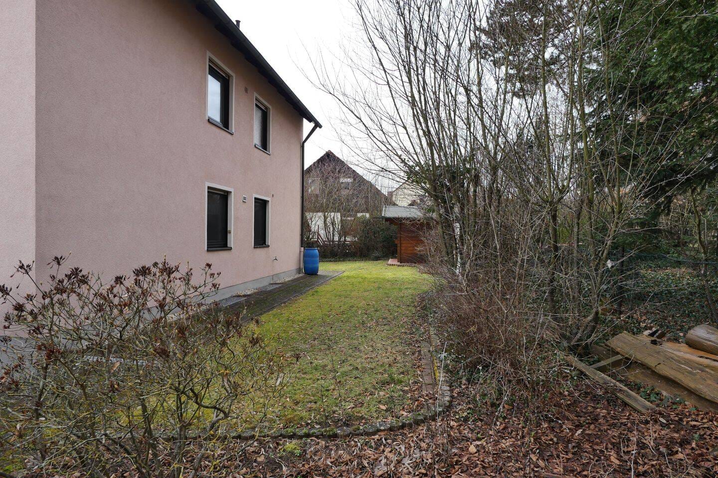 Immobilie in Großhabersdorf - Gepflegtes und teilrenoviertes Mehrfamilienhaus mit drei Wohnungen in angenehmer und ruhiger Wohnlage von Großhabersdorf  (Objektnummer: 03R26G) - Bild 0