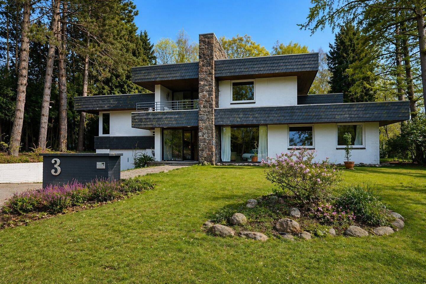 Immobilie in Wingst - Exklusives Einfamilienhaus mit parkähnlichem Grundstück, Terrasse & Garage in ruhiger Lage der Wingst - Bild 1