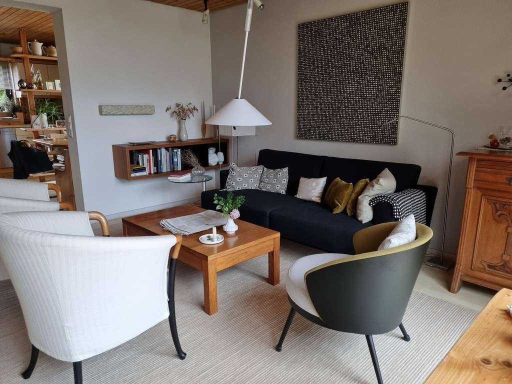 Immobilie in Böhmenkirch - Flexibel nutzbares Zweifamilienhaus gepflegt mit schönem Garten - Bild 2