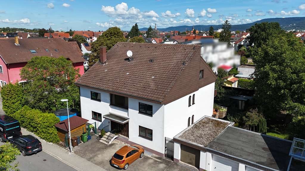 Immobilie in Sandhausen - Großzügiges 3-Familienhaus in ruhiger Lage mit Ausbaupotenzial im DG +1 WE - Bild 0
