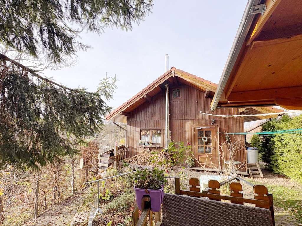 Immobilie in Bobritzsch-Hilbersdorf - Attraktive Kapitalanlage im Grünen – Vermietetes Holzhaus mit großem Grundstück - Bild 2