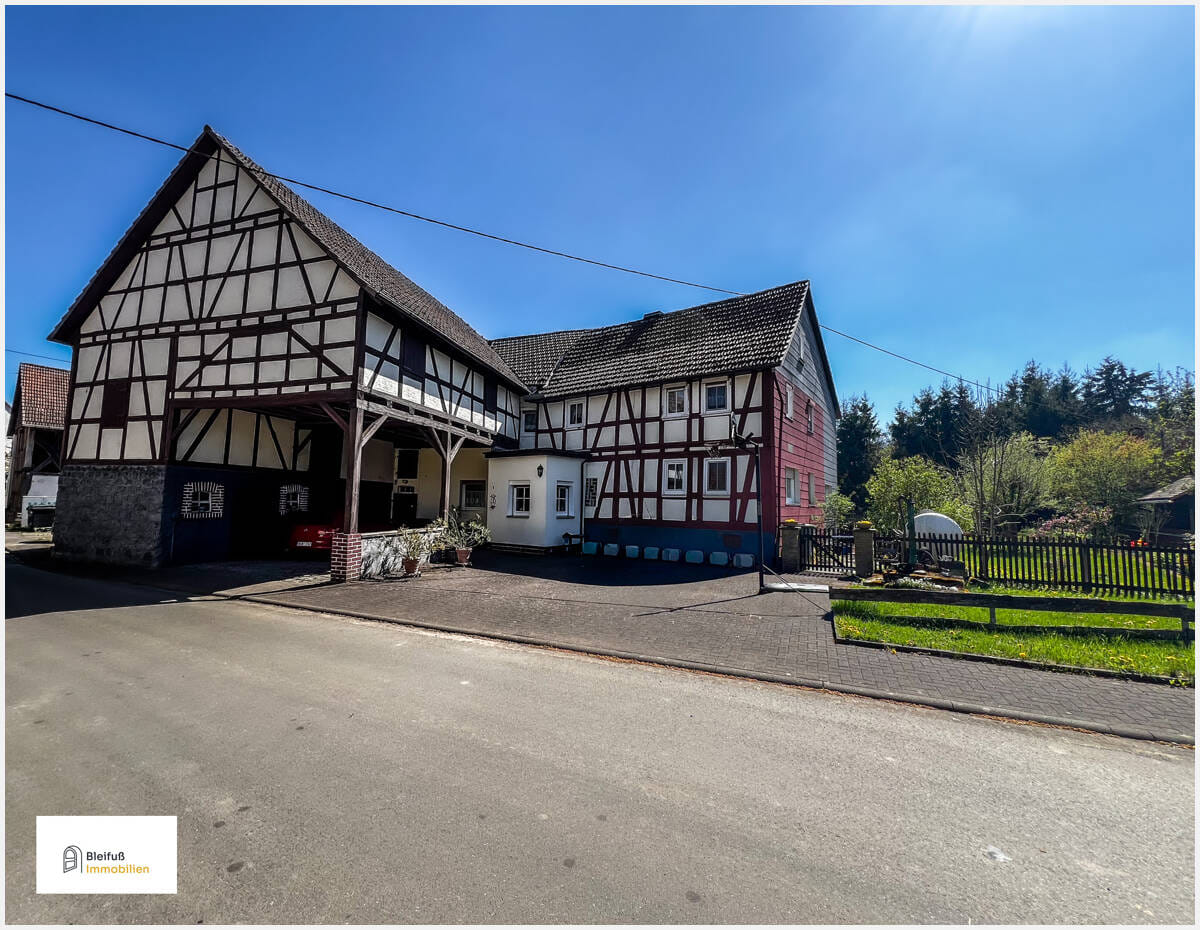 Immobilie in Mücke - Historisches Fachwerkhaus mit großem Grundstück und modernem Wohnkomfort - Bild 0