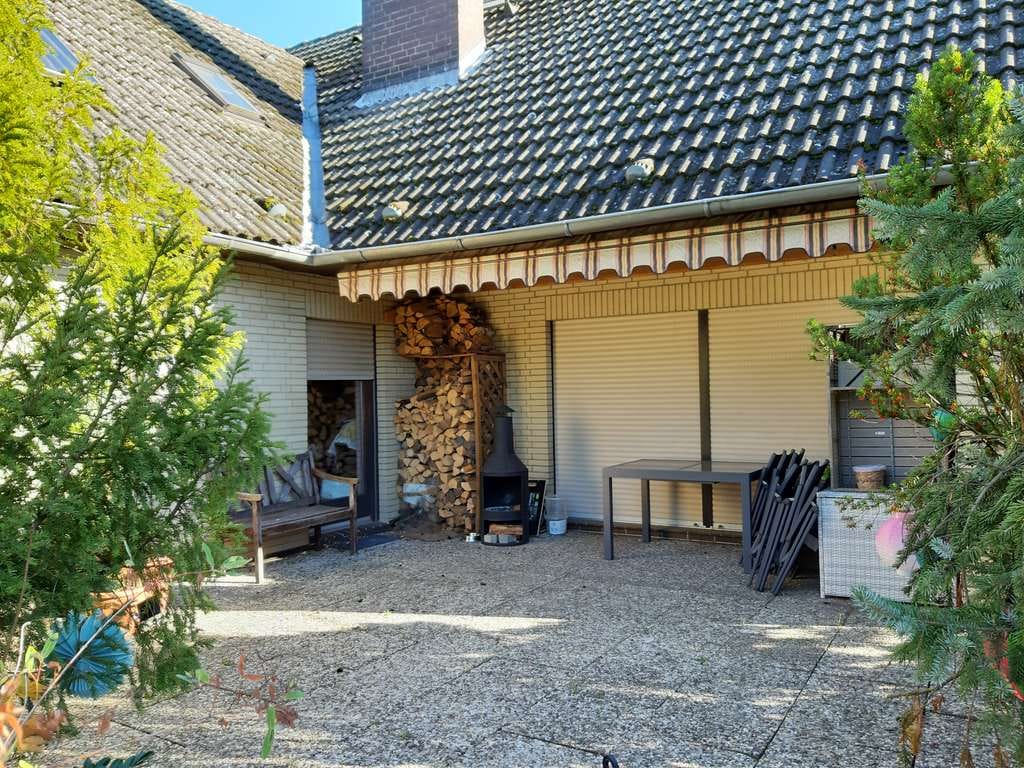 Immobilie in Wesendorf - Ganz schön viel Haus für einen angemessenen Preis! 2-Familienhaus auf 2.400 m² Grdst. - Bild 2