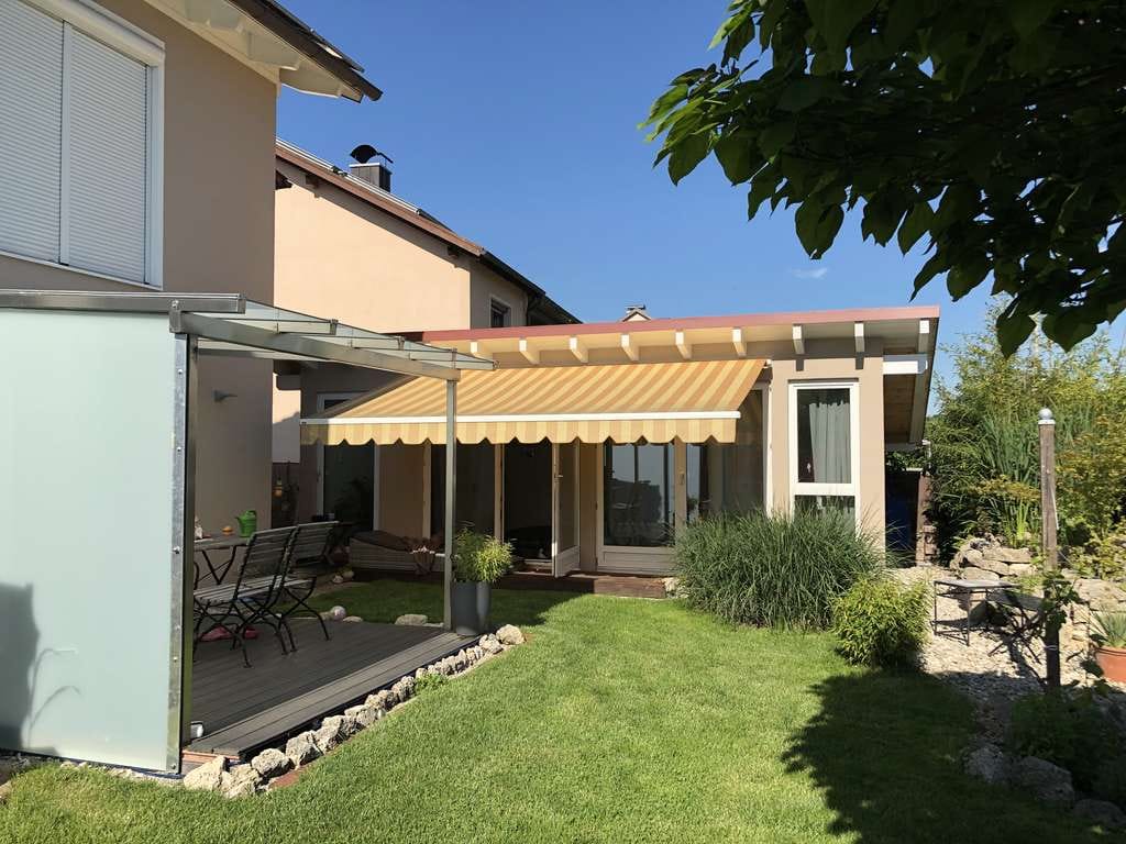 Immobilie in Burgkirchen an der Alz - MEHRFAMILIENHAUS MIT 4 EINHEITEN UND NEUER WÄRMEPUMPE  ! - MODERNISIERT - PV-ANLAGE MIT SPEICHER - - Bild 0