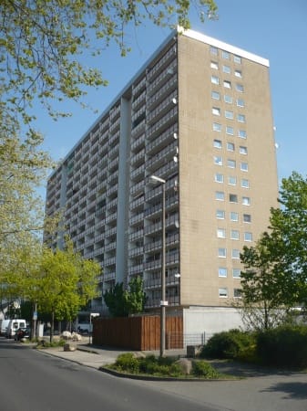 Immobilie in Sankt Augustin - SANKT AUGUSTIN in zentraler Lage, 2 Zimmer ETW, offene Küche, Diele, Bad, Balkon, 55 m² Wfl. mit TG. - Bild 2