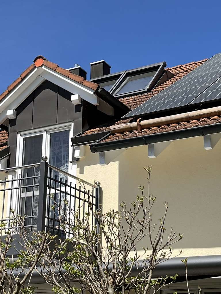 Immobilie in Pliening - Sehr schöne DHH in Pliening bei München - sonniger Garten, Kamin, PV, Garage - provisionsfrei - Bild 1