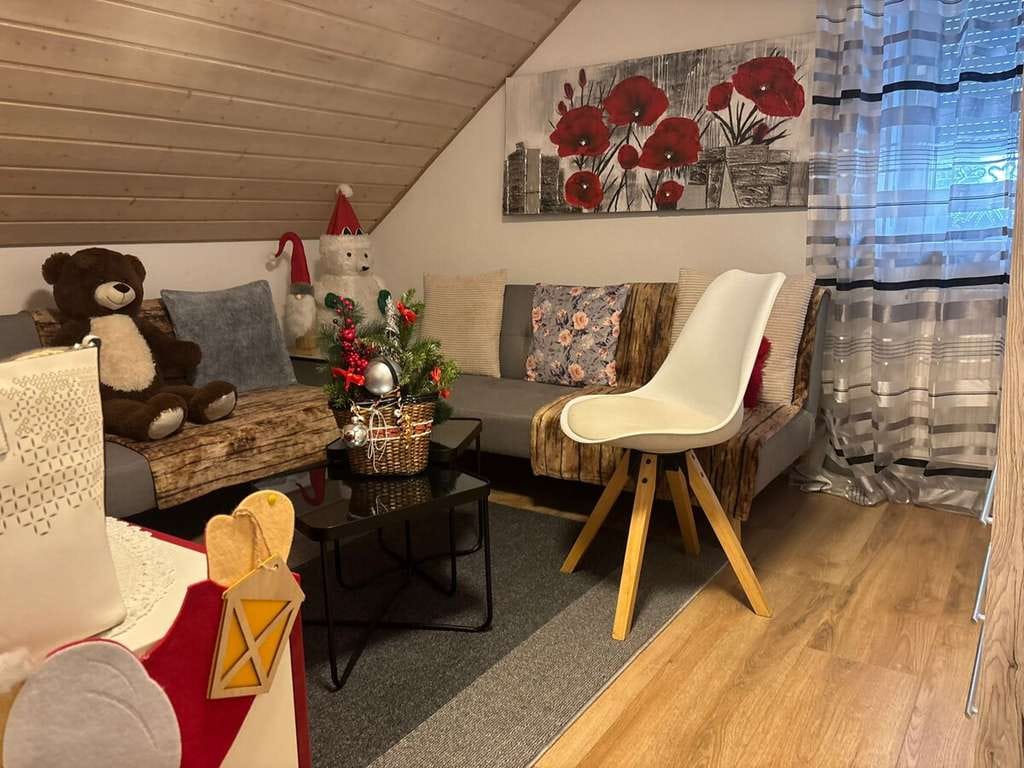 Immobilie in Winzer - Markt Winzer: Mod. Einfamilienhaus m. beheiztem Wintergarten u. kleinem Grundstück in ruhiger Lage! - Bild 2