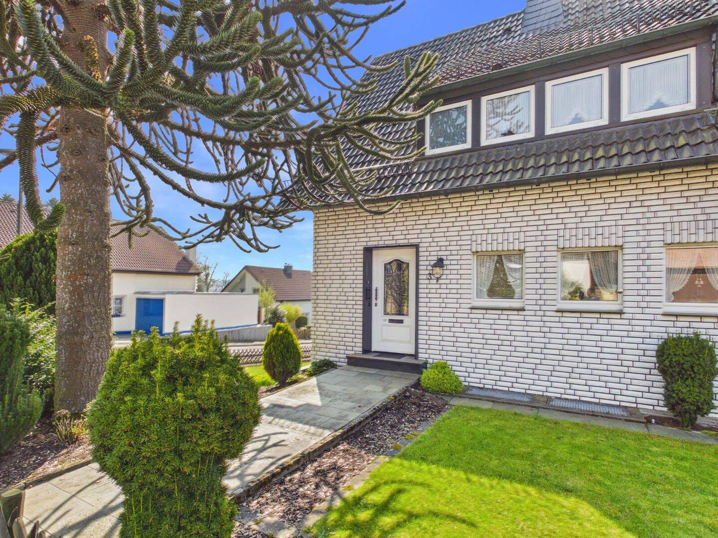 Immobilie in Halver - SCHADE IMMOBILIEN - Gemütliches Ein-/ Zweifamilienhaus in beliebter Lage von Halver! - Bild 2