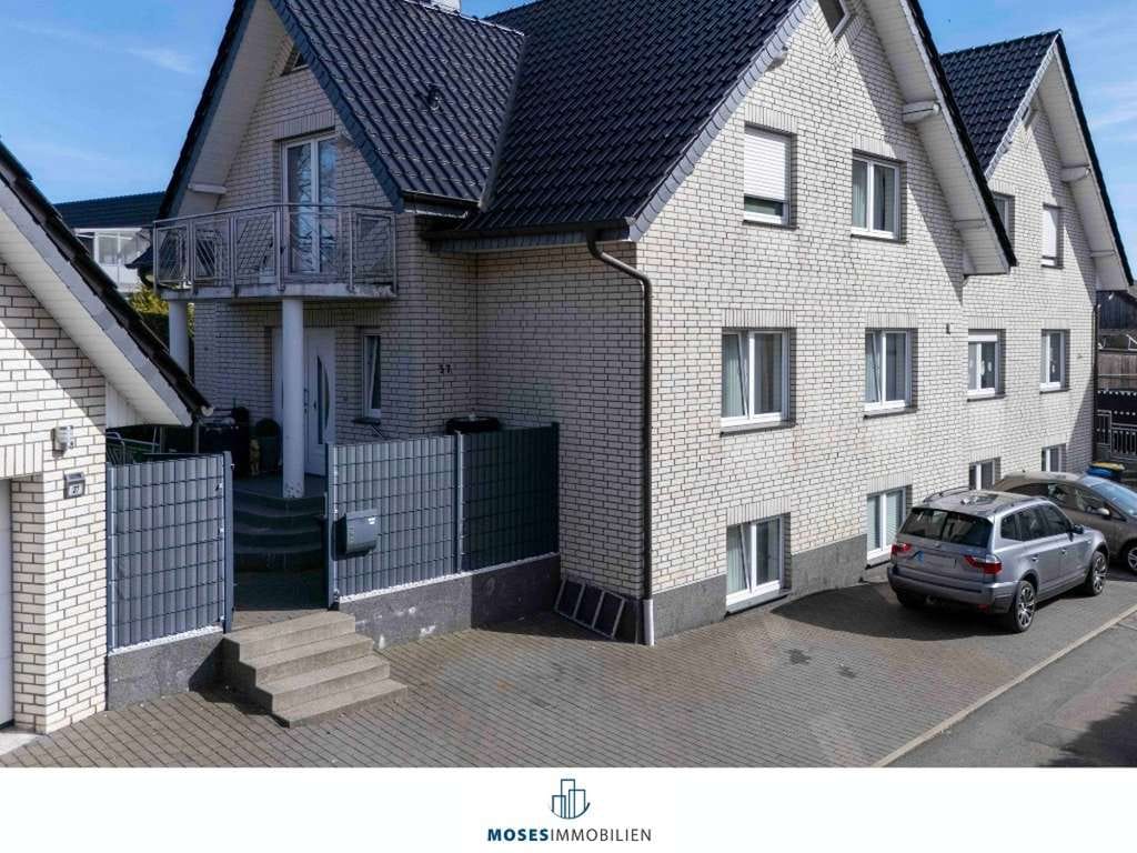 Immobilie in Altenbeken - DHH mit Einliegerwohnung, Balkon & Terrasse - viel Platz für Ihre Familie - Bild 0