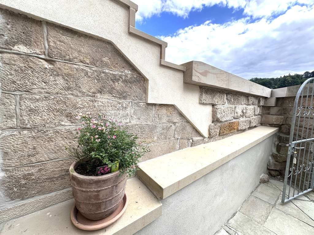 Immobilie in Wehlen - Außergewöhnliche Villa mit historischem Flair – Sanierungsbedürftiges Einfamilienhaus aus dem Jahr 1 - Bild 2