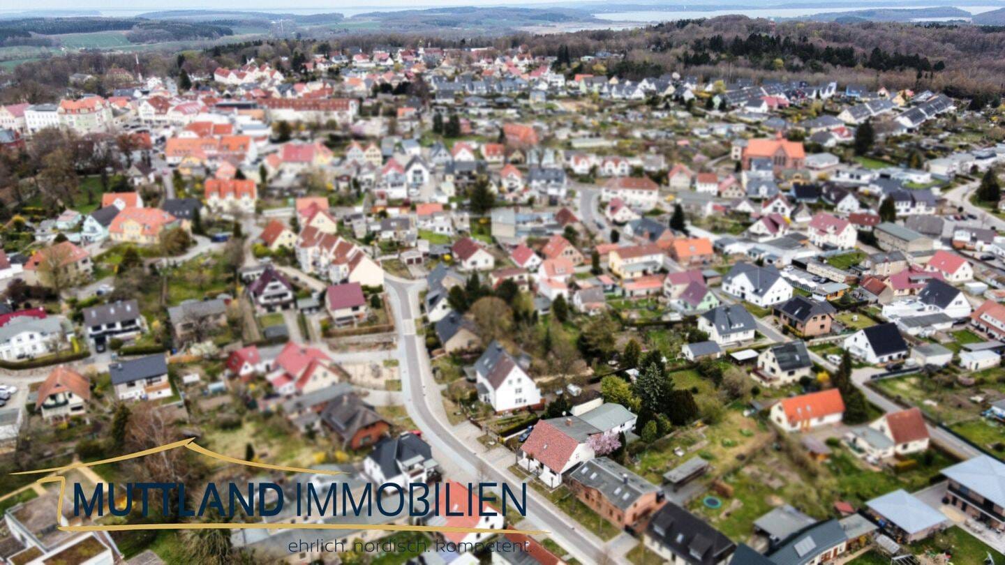 Immobilie in Bergen auf Rügen - Idyllisch & Zentral: Doppelhaushälfte auf Rügen mit perfekter Lage - Bild 1