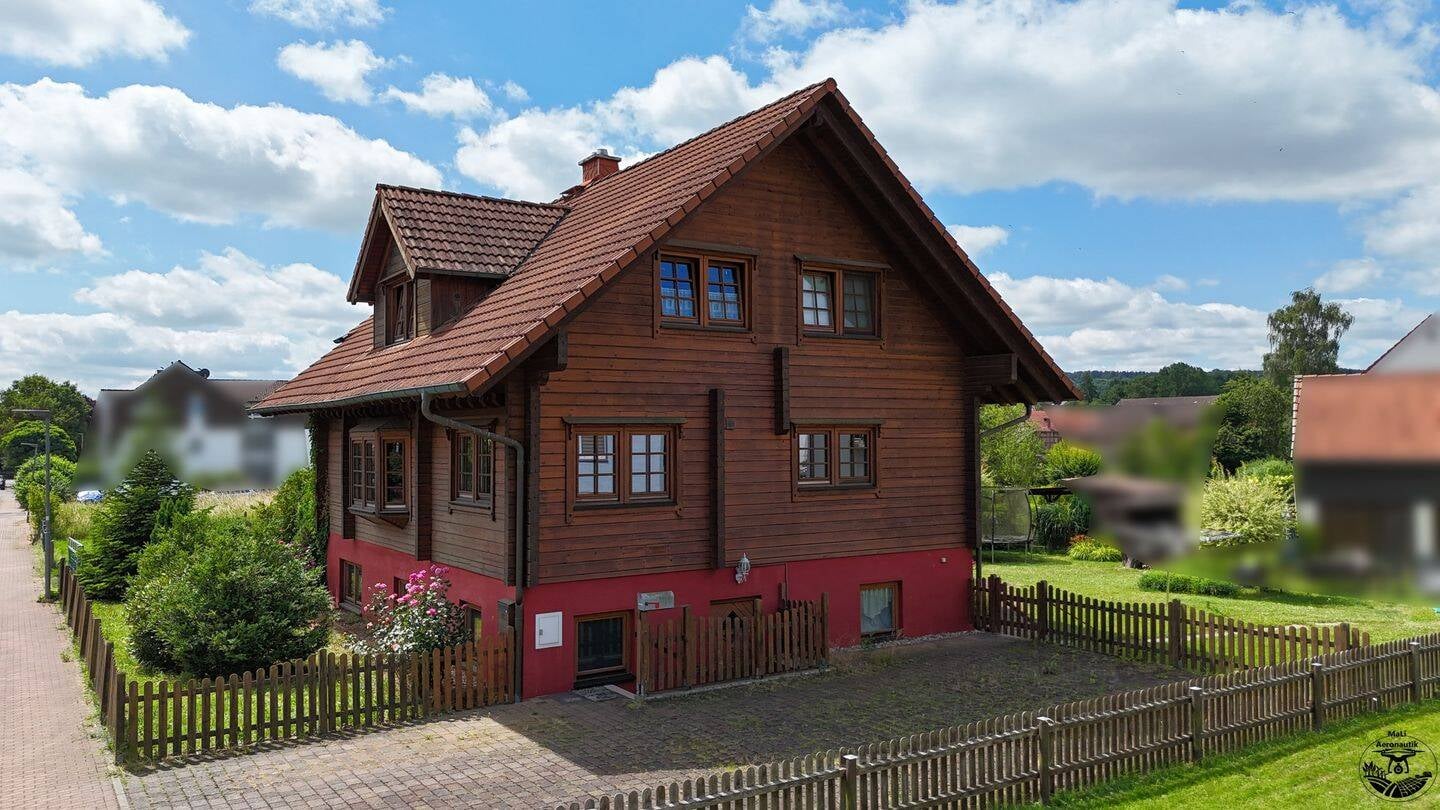 Immobilie in Gemünden - Holzblockhaus mit Einliegerwohnung in zentraler Wohnlage von Gemünden (Wohra) - Bild 1