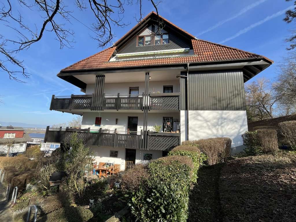 Immobilie in Bad Bellingen - Vermietete 1 - Zimmer - ETW mit Balkon, tollem Blick zu den Vogesen, Kellerabteil , TG-Stellplatz - Bild 1