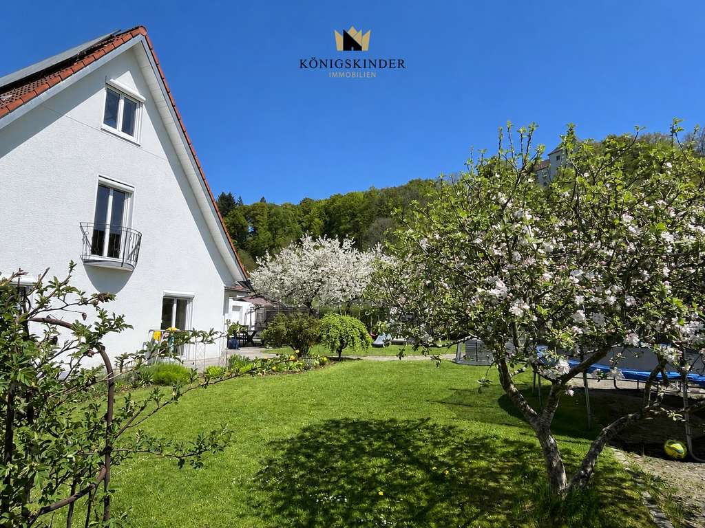 Immobilie in Wolfegg - Außergewöhnlich schön renoviertes EFH mit großem Garten und Garagenhaus - Bild 2