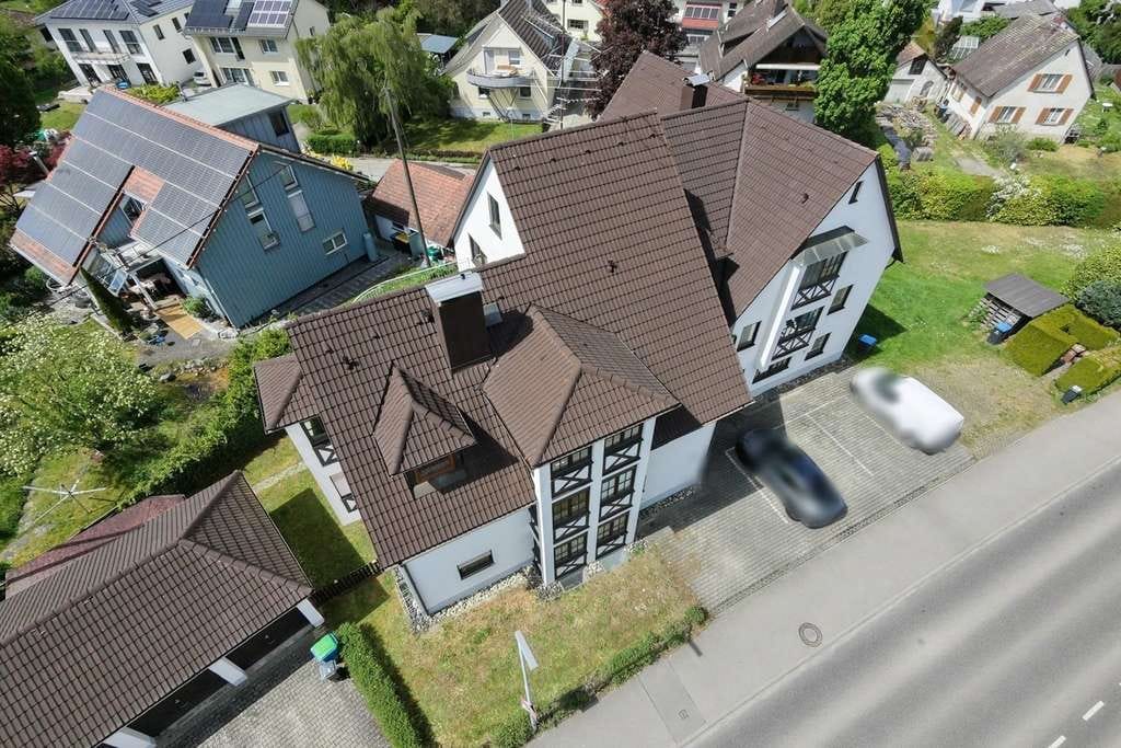 Immobilie in Salem - Große Dachgeschosswohnung in kleinem 6-Familienhaus in Salem, nahe des Schlosssees - Bild 0
