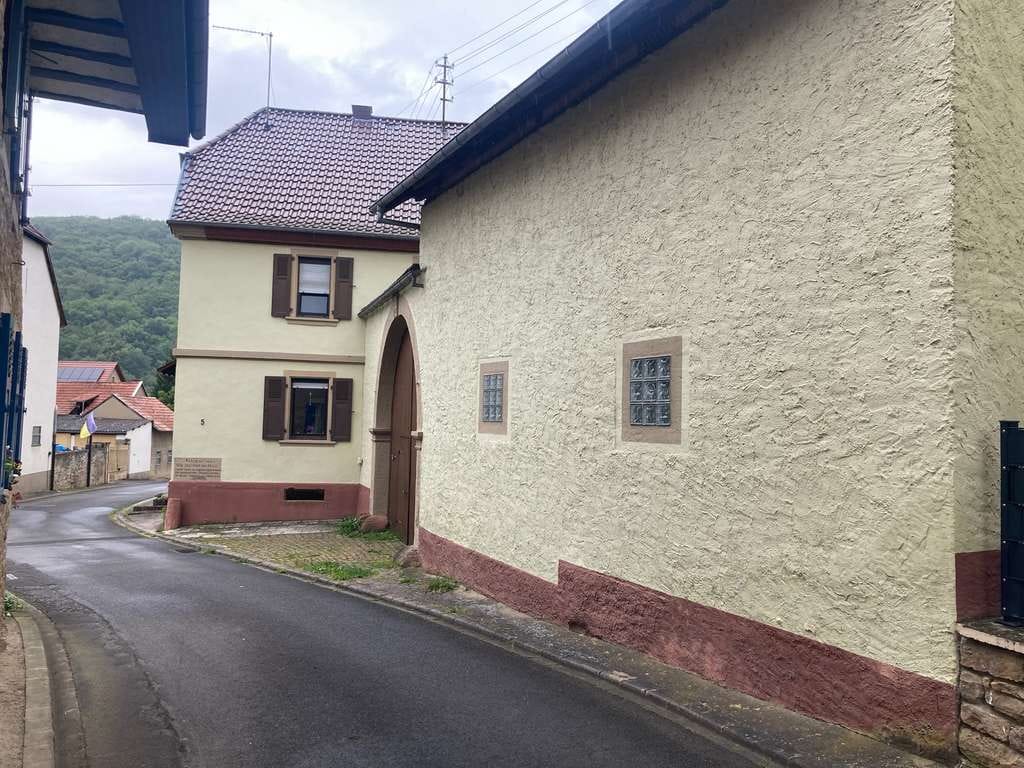 Immobilie in Rehborn - Charmantes kernsaniertes Bauernhaus mit Scheunen und Garten - Bild 1