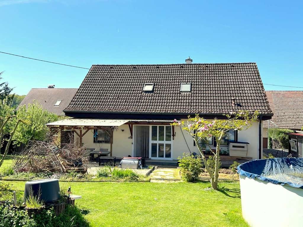 Immobilie in Efringen-Kirchen - Charmantes Familienidyll mit Einliegerwohnung, großem Garten und herrlicher Aussicht - Bild 0