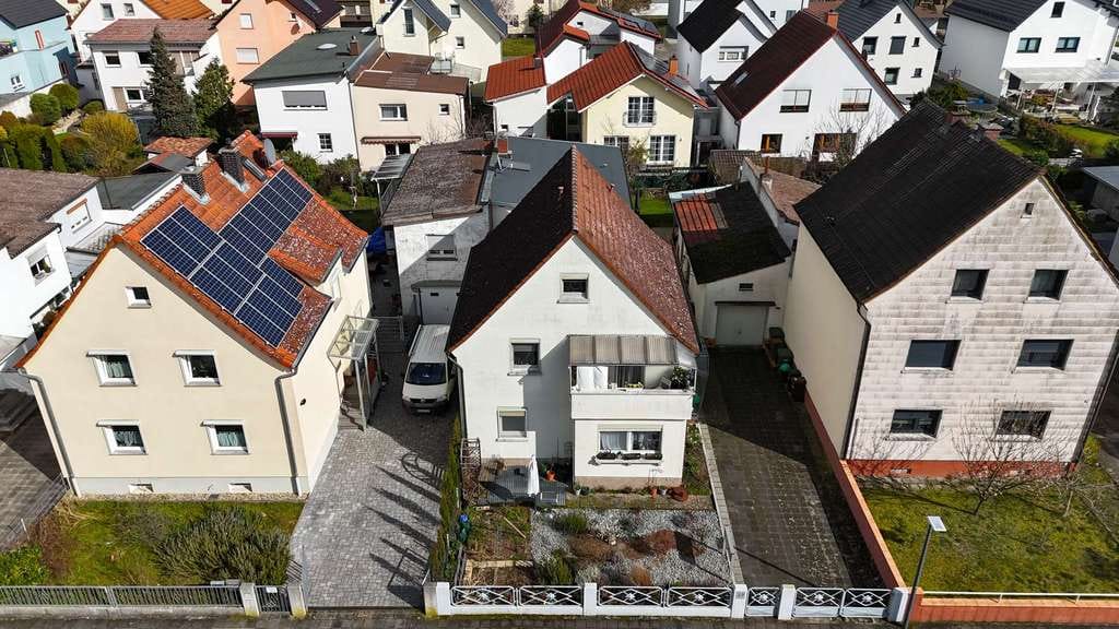 Immobilie in Viernheim - Mehrgenerationenwohnen oder Wohnen & Arbeiten! Vielseitiges Anwesen mit Garten& 2 Balkonen! - Bild 2