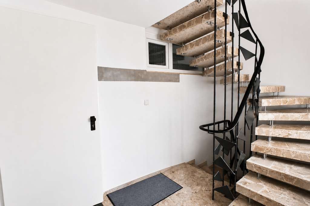 Immobilie in Kanzach - Wohnqualität für Familien: Modernisiertes Zweifamilienhaus mit Ausbaureserve - Bild 4