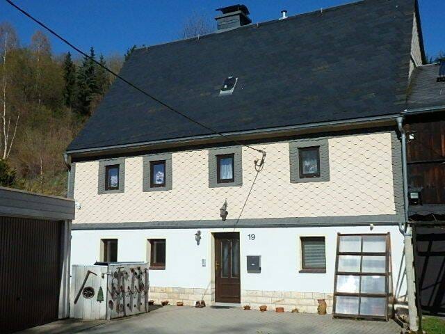 Immobilie in Neuhausen/Erzgebirge - Landhaus mit kleiner Scheune - Bild 0