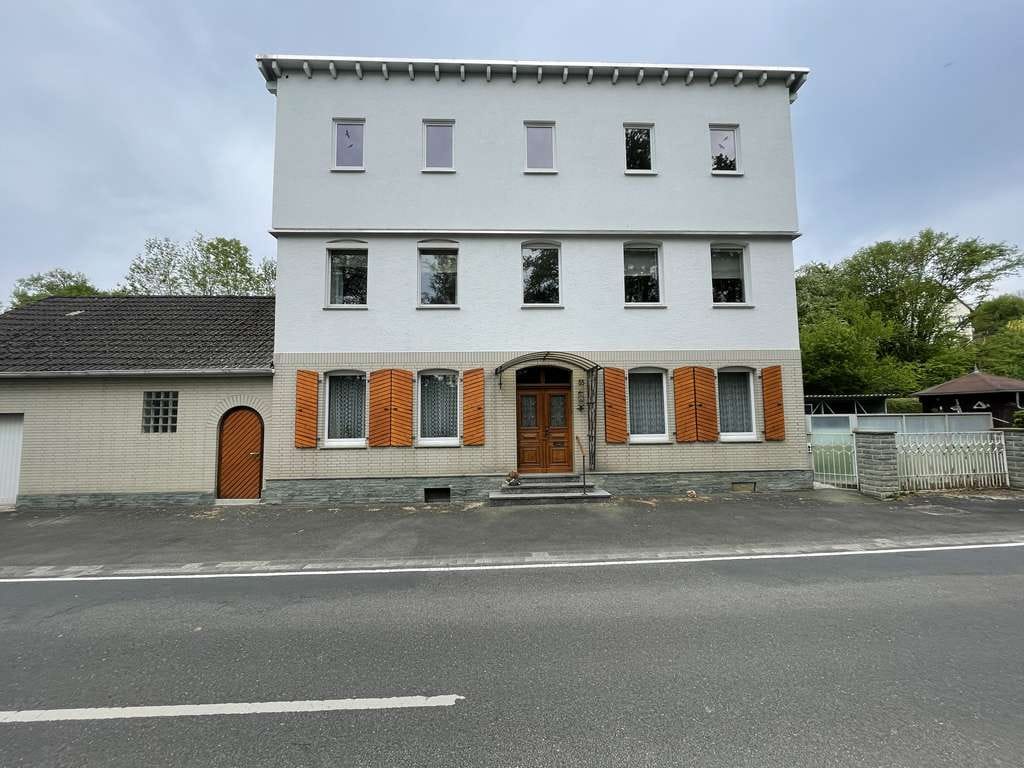 Immobilie in Warburg - Mehrgenerationenhaus mit Neubaucharakter vor den Toren Warburgs - Bild 1