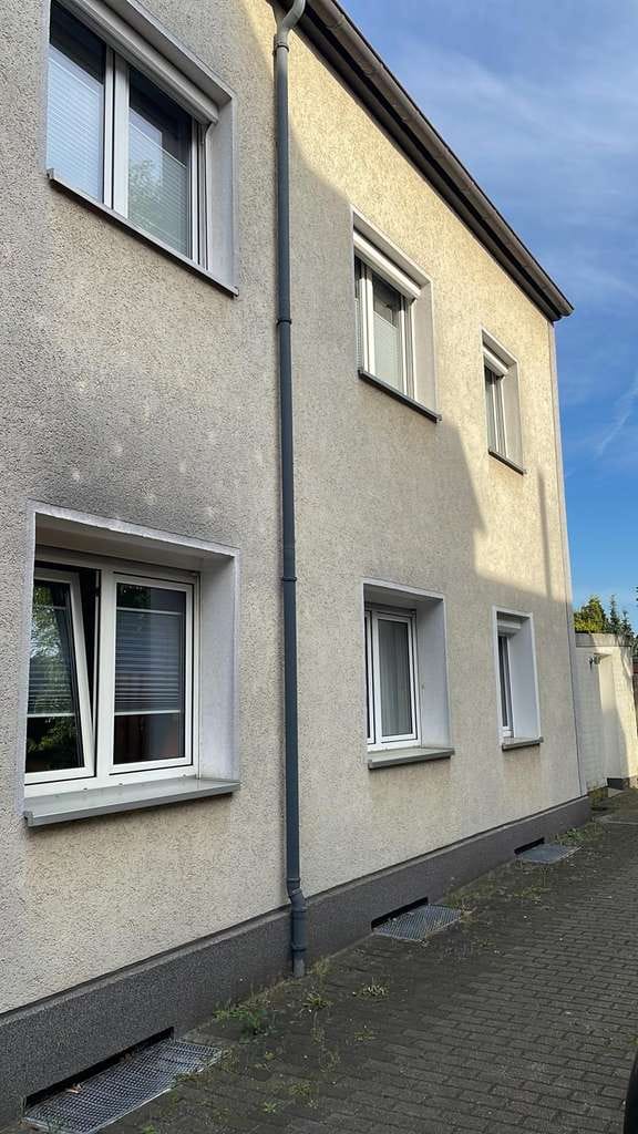 Immobilie in Oberhausen - Das Objekt ist ein klassisches Mehrfamilienhaus in zentraler Lage von  Oberhausen - Bild 1