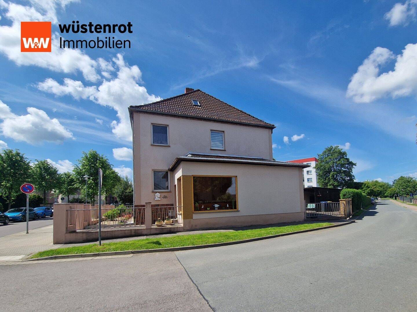 Immobilie in Hohenmölsen - Hohenmölsen- Wohlfühlen im großzügigem Stadthaus- 3 Garagen und Garten - Bild 0