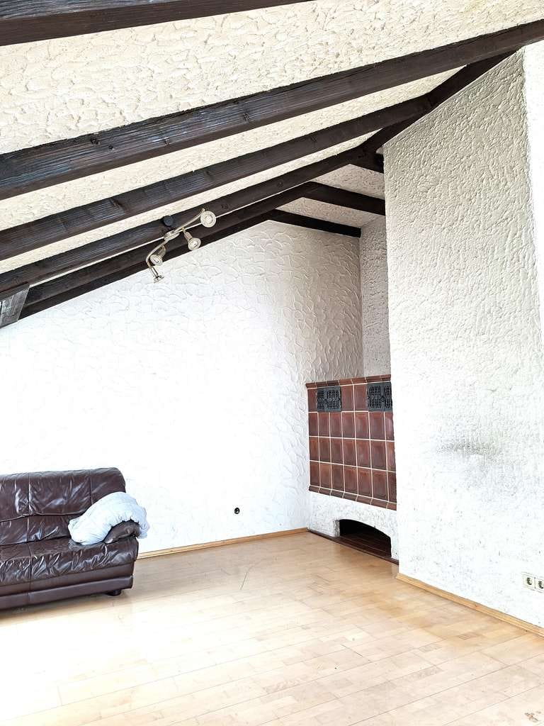 Immobilie in Rainau - Charmante 4-Zimmer-Dachgeschosswohnung mit 2 Balkonen, Gartenanteil und traumhafter Aussicht - Bild 4