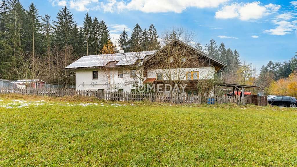 Immobilie in Prackenbach - Vielseitiges Bauernhaus mit bis zu 4 Einheiten, Offenstall und Pferdeboxen – ideal für Hundehalter - Bild 2