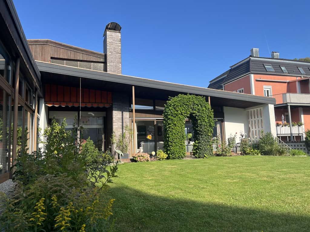 Immobilie in Landau an der Isar - Großzügiges Haus mit 243 m² Wohnfläche in Landau/Isar - Bild 0