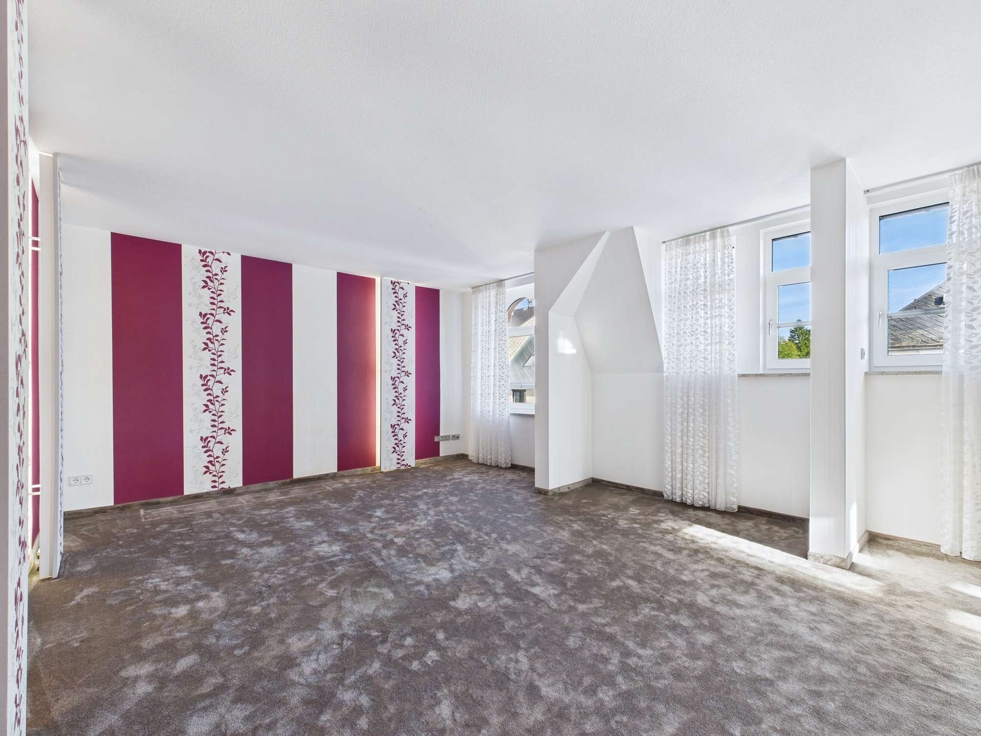 Immobilie in Schöneck/Vogtl. - Ihr neues Zuhause: 3 Zimmer, Einbauküche & Familienkomfort in Schöneck - Bild 1
