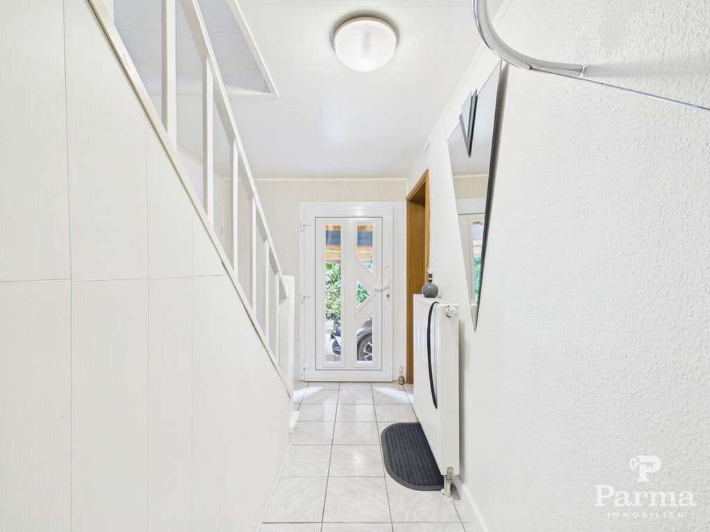 Immobilie in Hürtgenwald - Freistehendes Einfamilienhaus mit Garage, Carport und schönem Garten - Bild 3