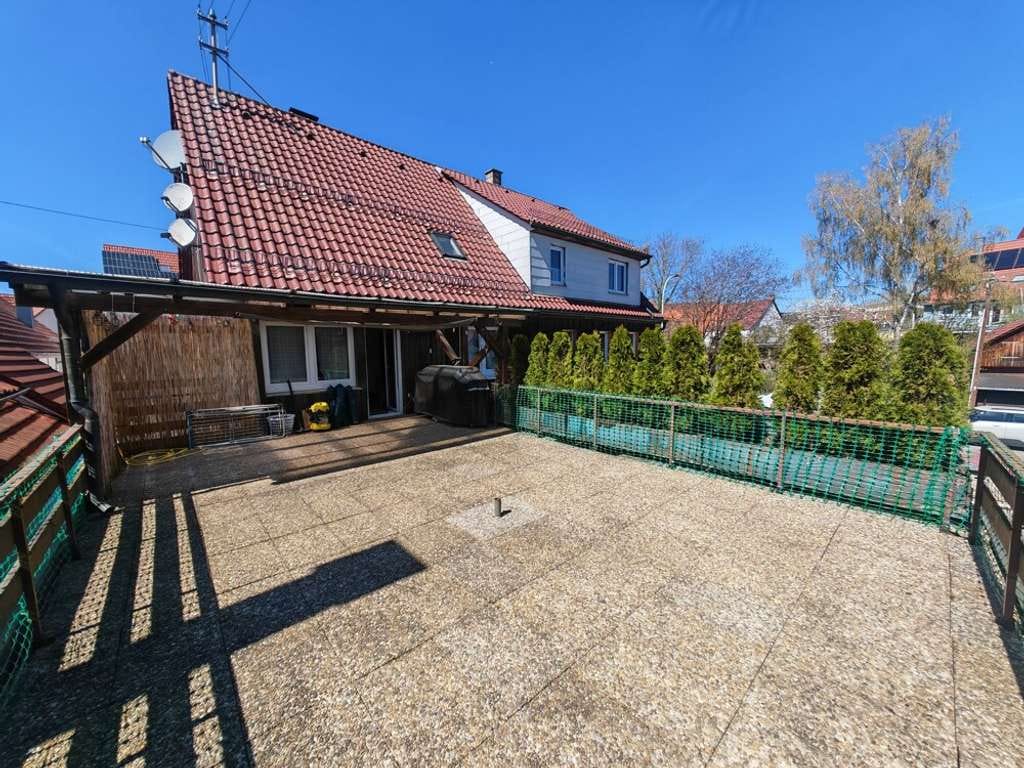 Immobilie in Engstingen - Familiendomizil mit Dachterrasse und Doppelgarage inmitten von Kohlstetten! - Bild 2