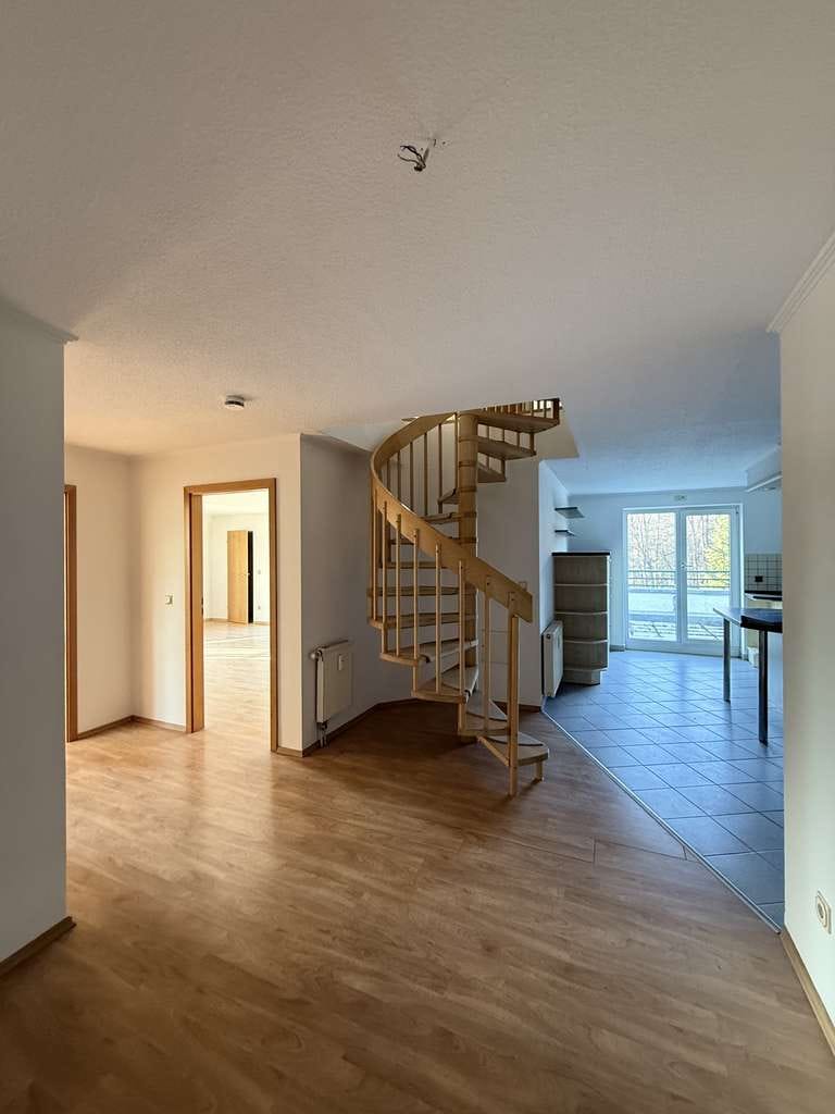 Immobilie in Brieskow-Finkenheerd - Großzügige Maisonette-Wohnung mit Kamin, Balkon & 2 TG-Stellplätzen in Groß Lindow - Bild 1