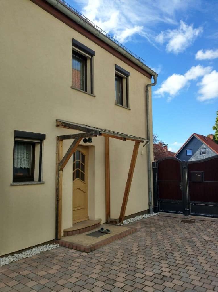 Immobilie in Drei Gleichen - Einfamilienhaus mit großem Nebengelass - Bild 1