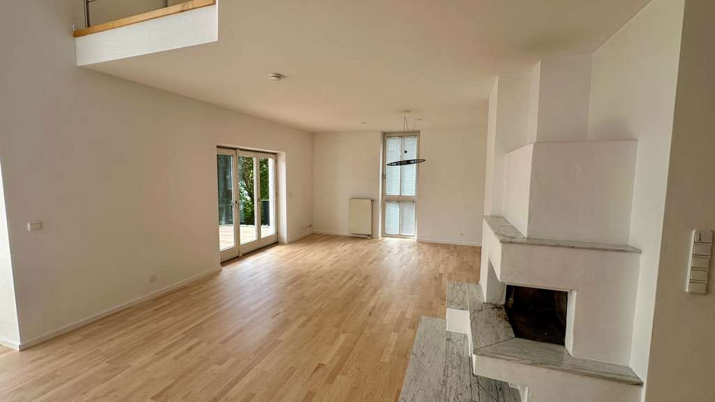 Immobilie in Hettenshausen - Lichtdurchflutete Luxus-DHH mit offener Architektur von Privat - Bild 1