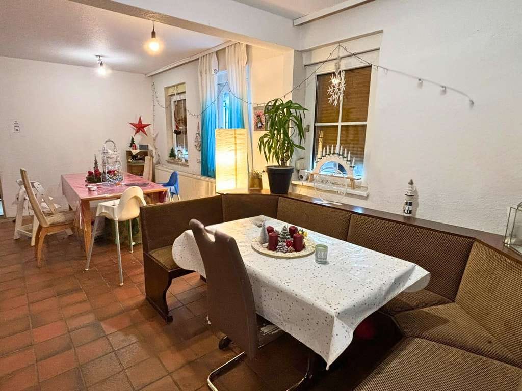 Immobilie in Coppenbrügge - Großes Mehrfamilienhaus mit Ausbaupotenzial und flexibler Nutzung - Bild 3